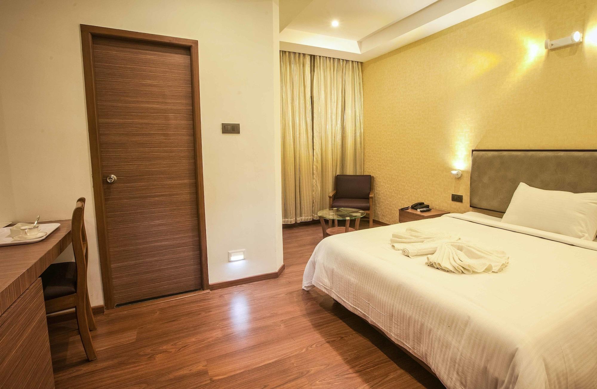 Brownstar Boutique Hotel Chennai Esterno foto