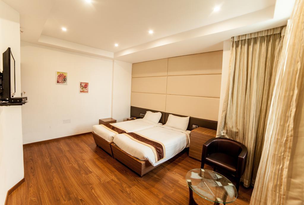Brownstar Boutique Hotel Chennai Esterno foto