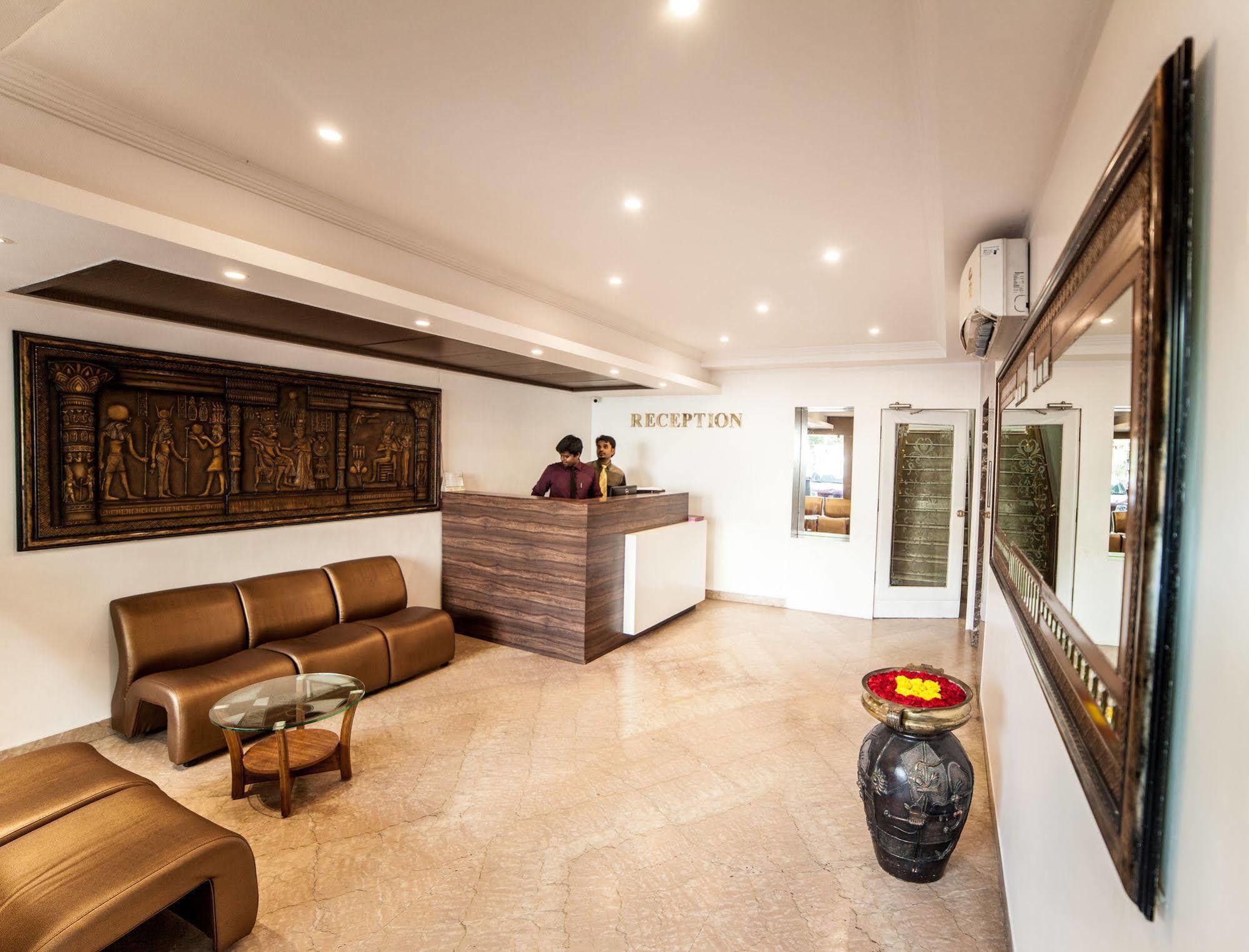 Brownstar Boutique Hotel Chennai Esterno foto