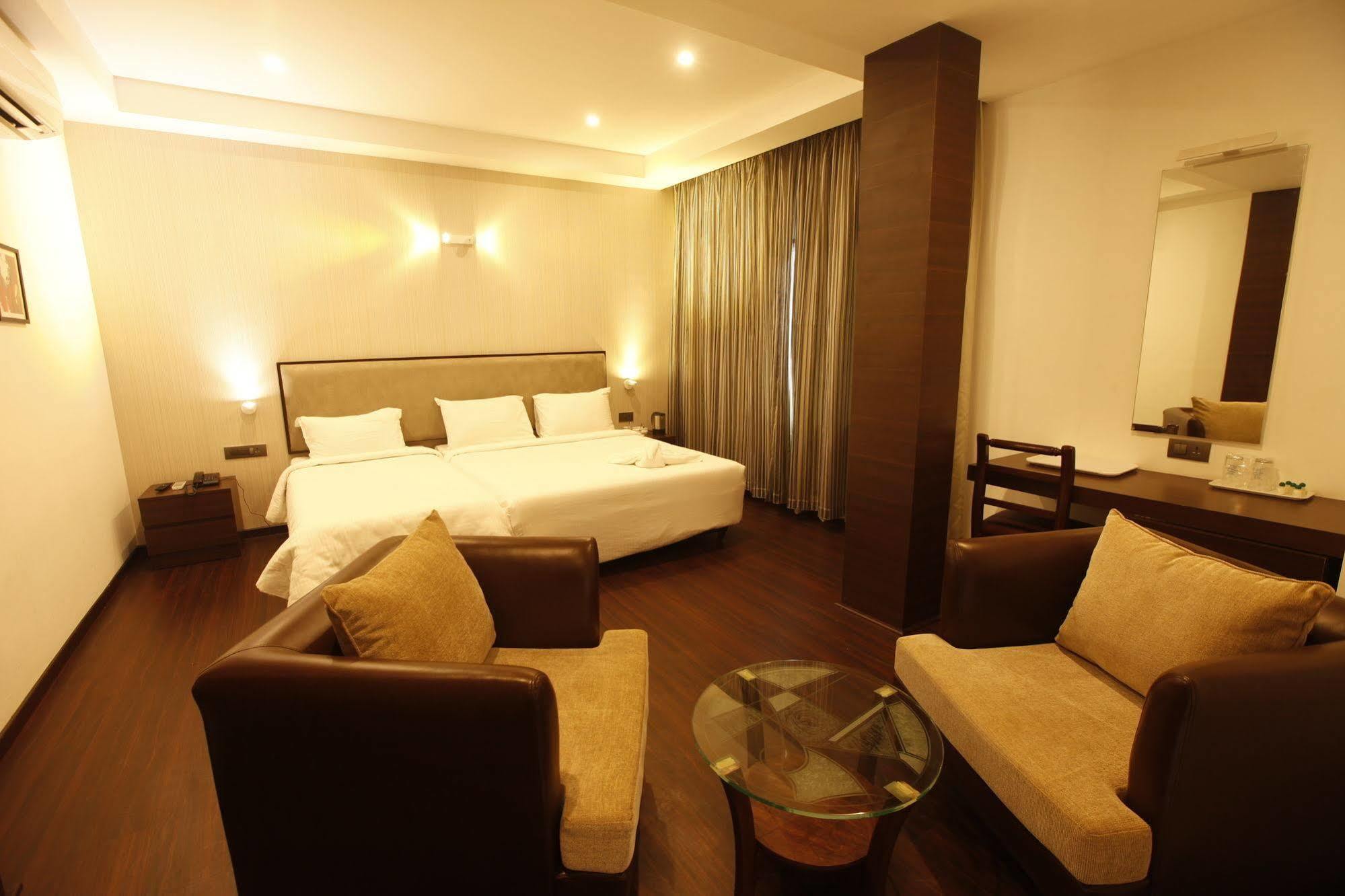 Brownstar Boutique Hotel Chennai Esterno foto
