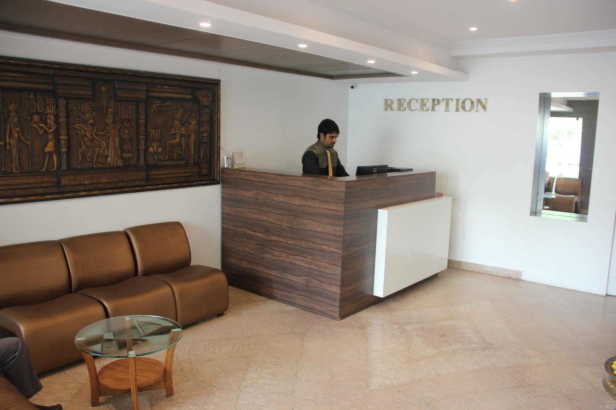 Brownstar Boutique Hotel Chennai Esterno foto