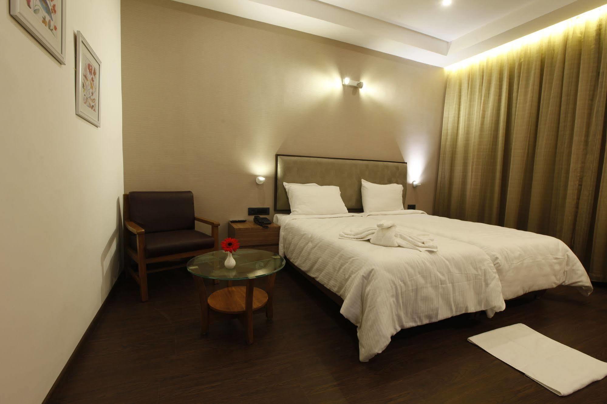 Brownstar Boutique Hotel Chennai Esterno foto