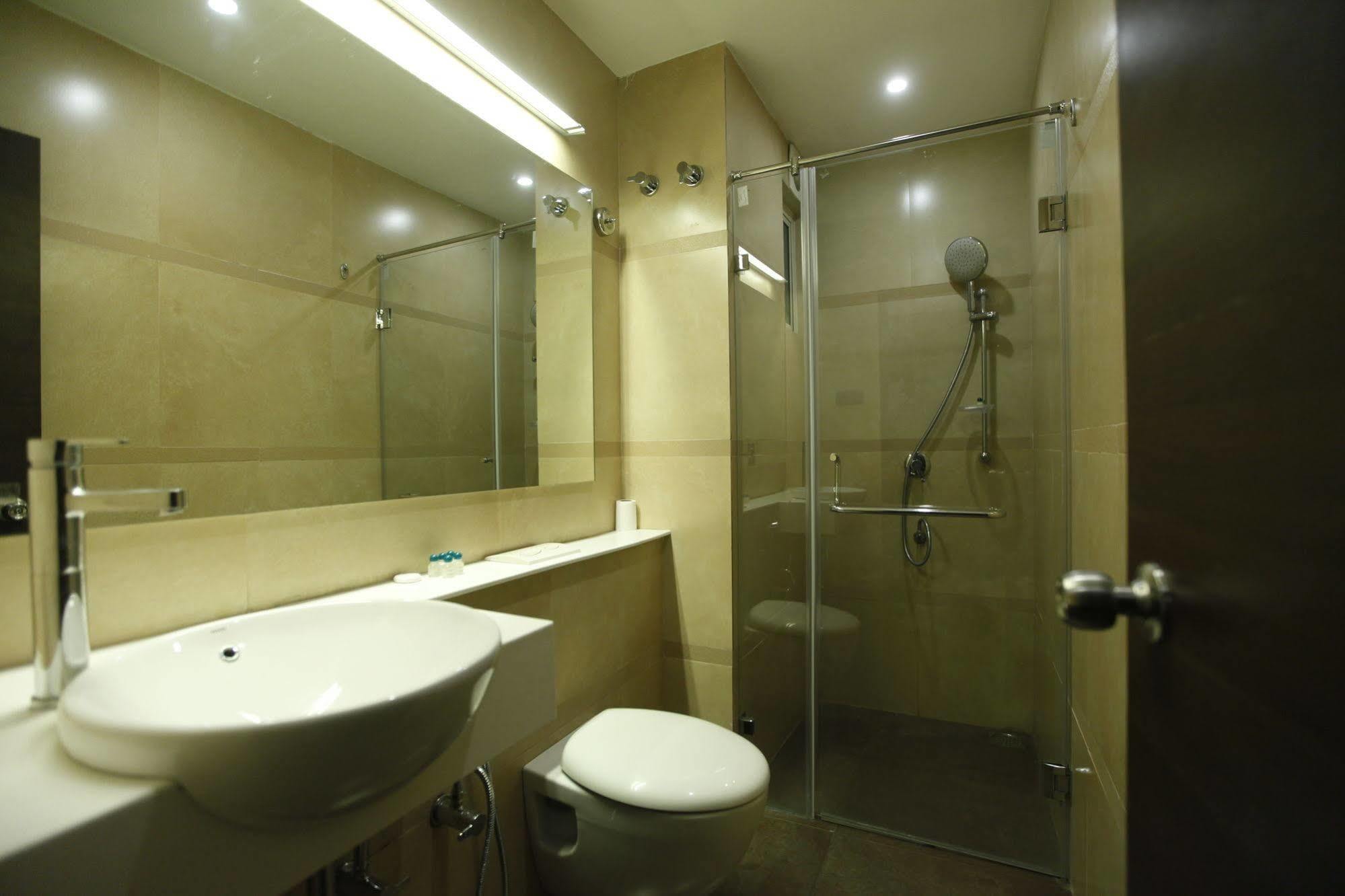 Brownstar Boutique Hotel Chennai Esterno foto