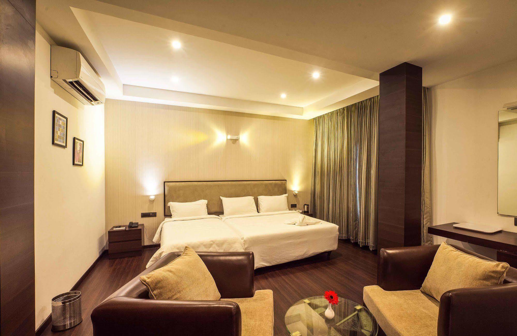 Brownstar Boutique Hotel Chennai Esterno foto