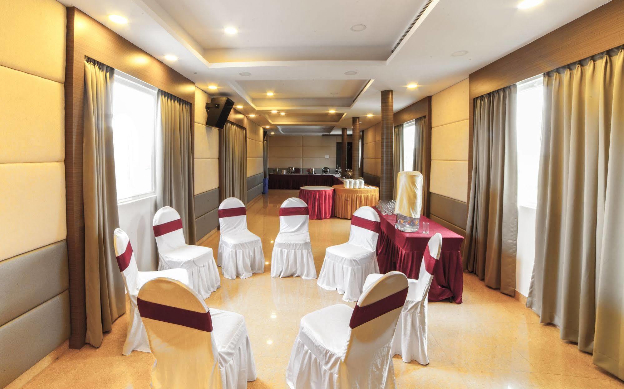 Brownstar Boutique Hotel Chennai Esterno foto